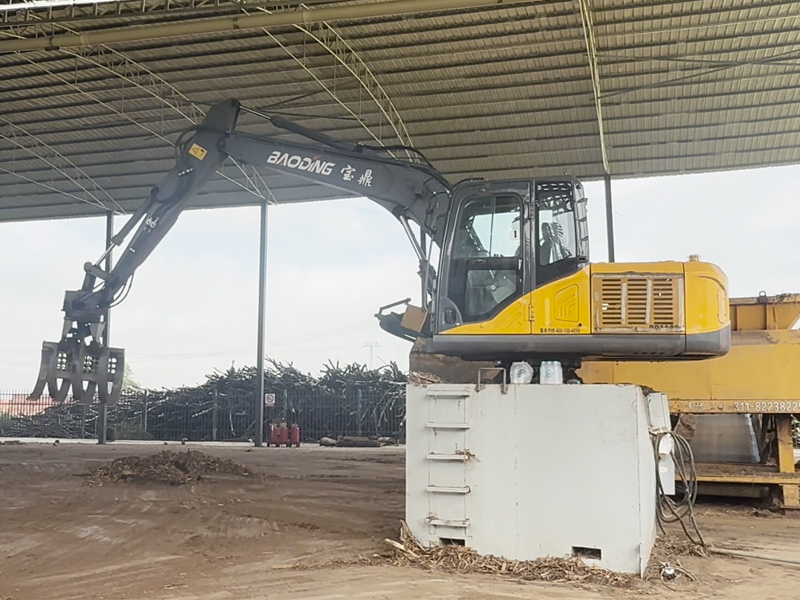 寶鼎固定式電動抓料機(jī)助力物料裝卸